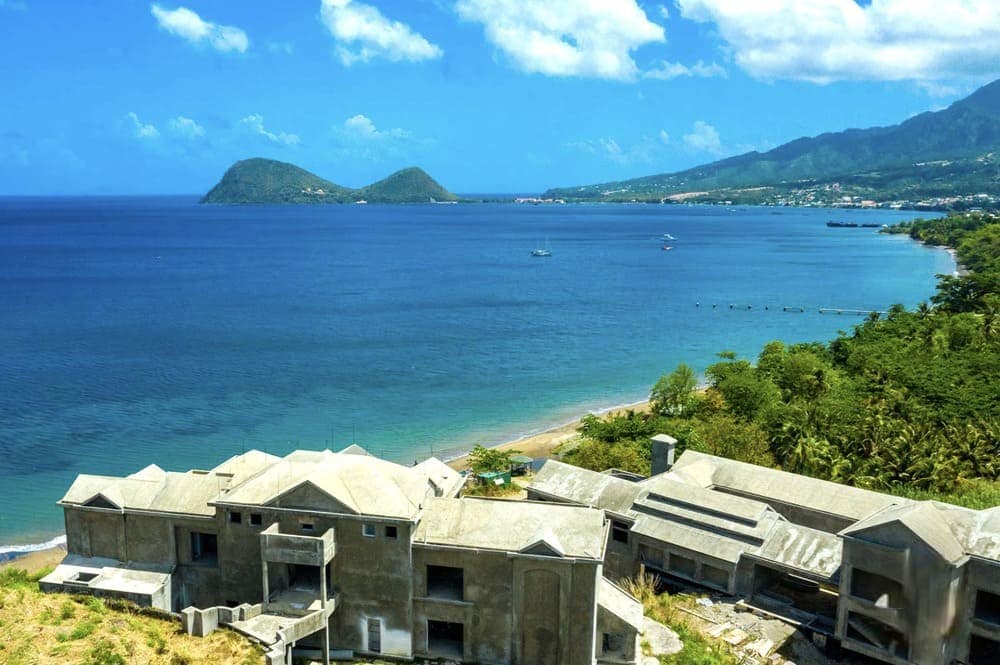 Share and full ownership in a five-star resort managed by Autograph Collections (premium branded by Marriott) 28