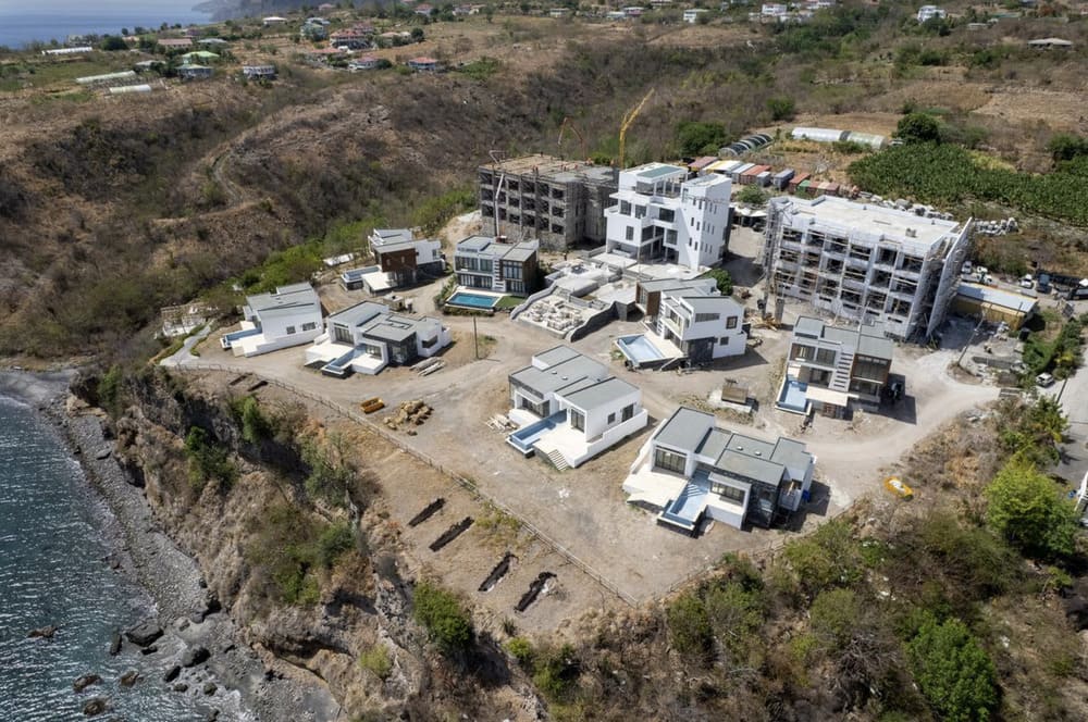 Share in a resort on the coast of Dominica managed by Hilton 14