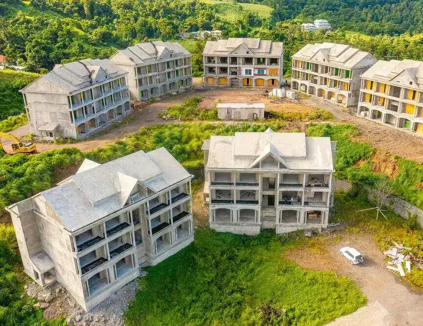 Share and full ownership in a five-star resort managed by Autograph Collections (premium branded by Marriott) 18