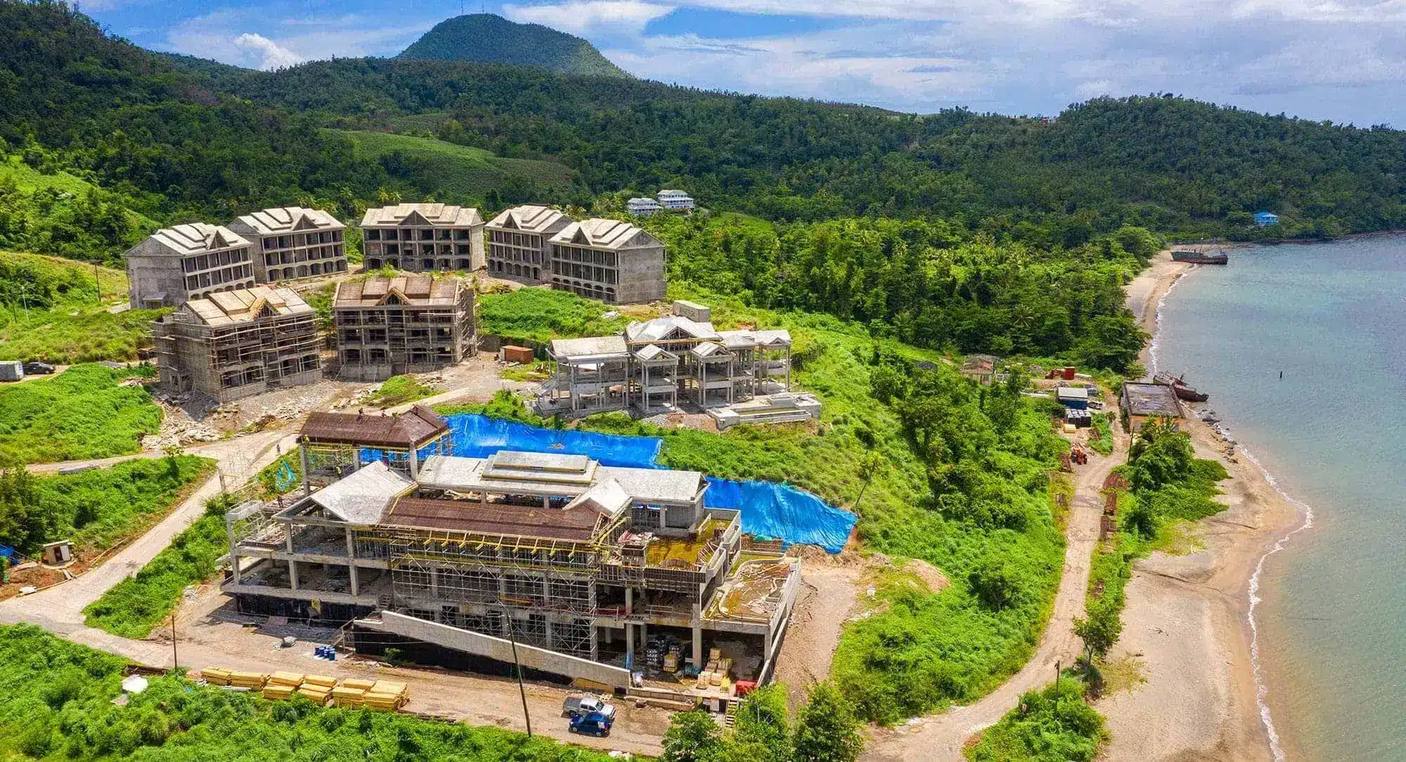 Share and full ownership in a five-star resort managed by Autograph Collections (premium branded by Marriott) 15