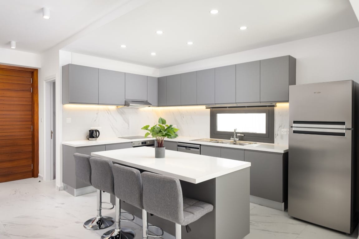 Villas with 4-6 bedrooms and pool, Larnaca 18