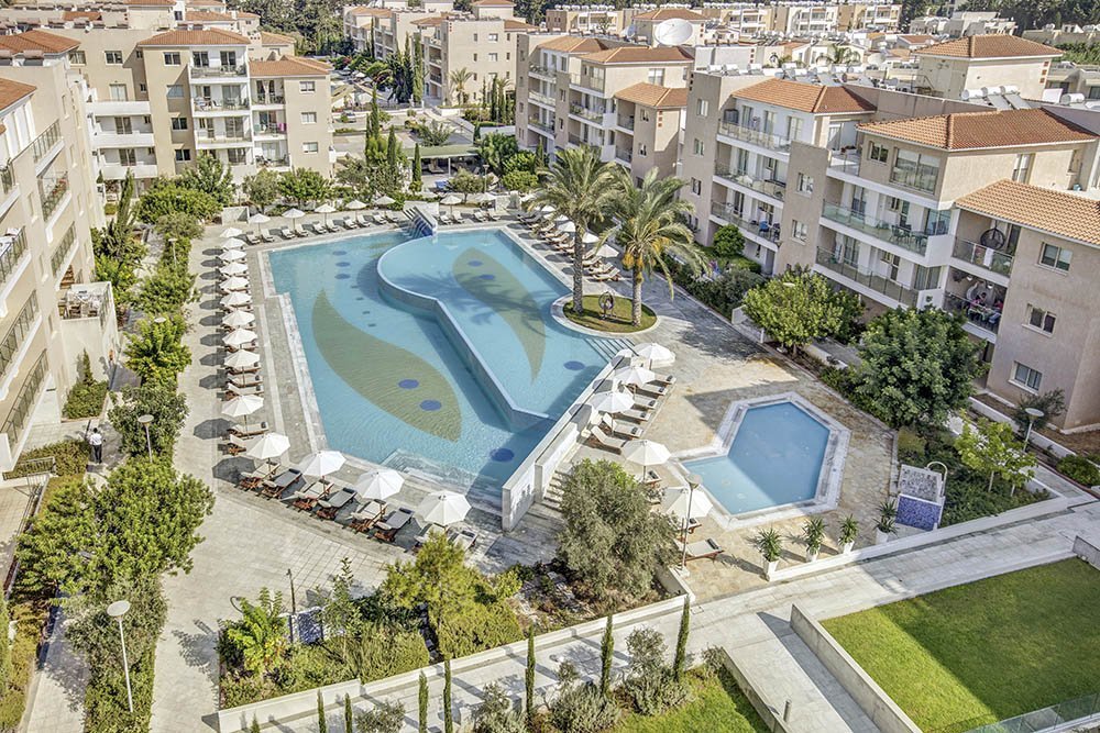 Properties with guaranteed income in a luxury resort project 13