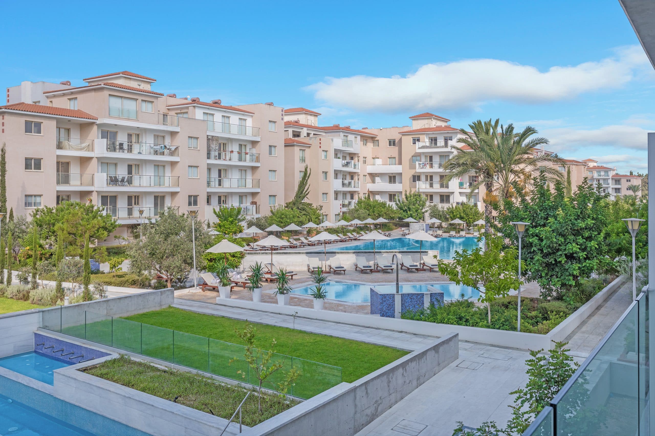 Properties with guaranteed income in a luxury resort project 2