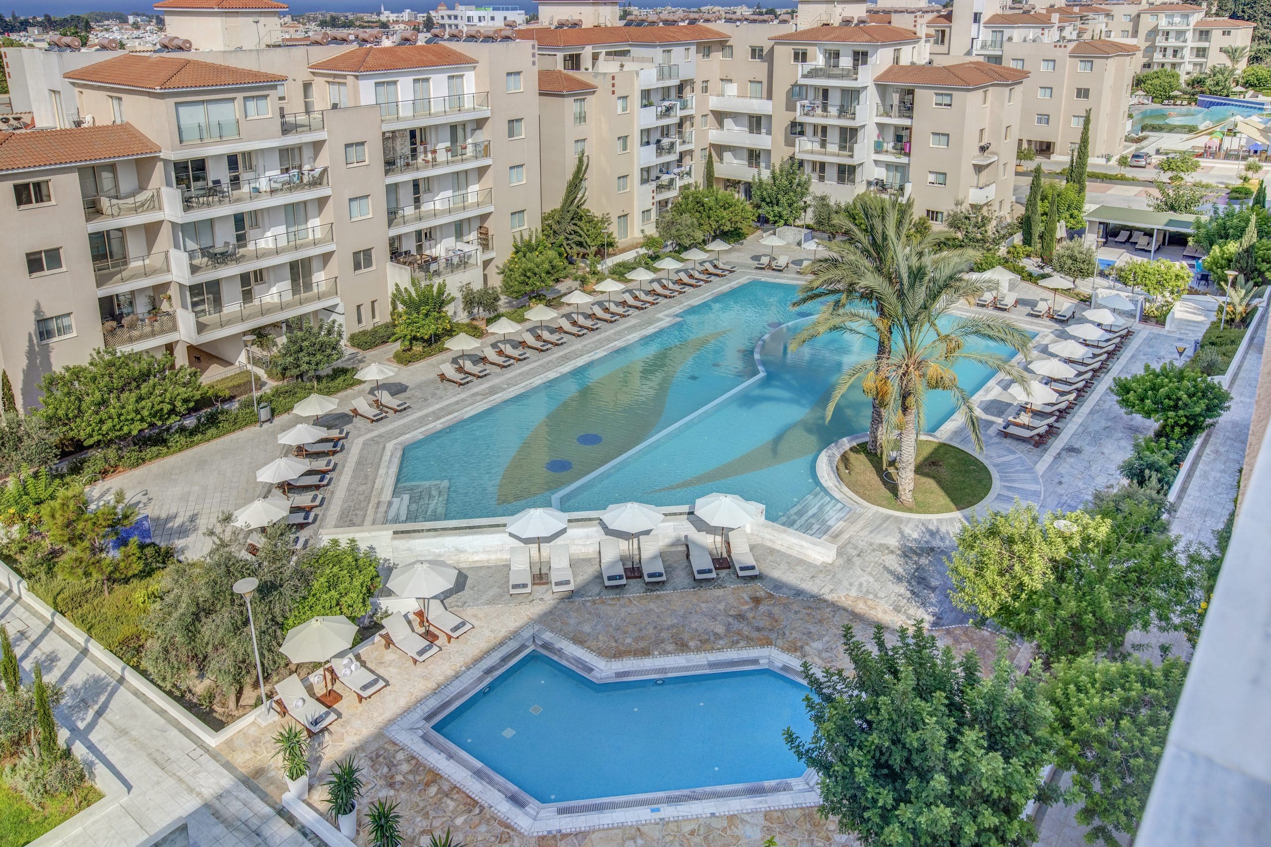 Properties with guaranteed income in a luxury resort project 1