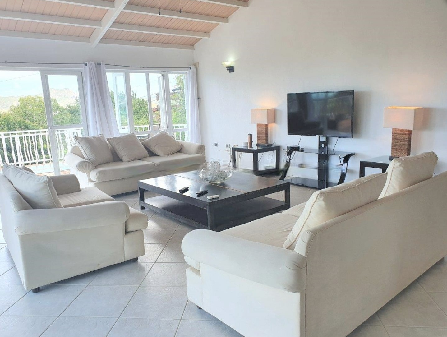 Two-level villa with a pool on the coast of the island of Antigua 10