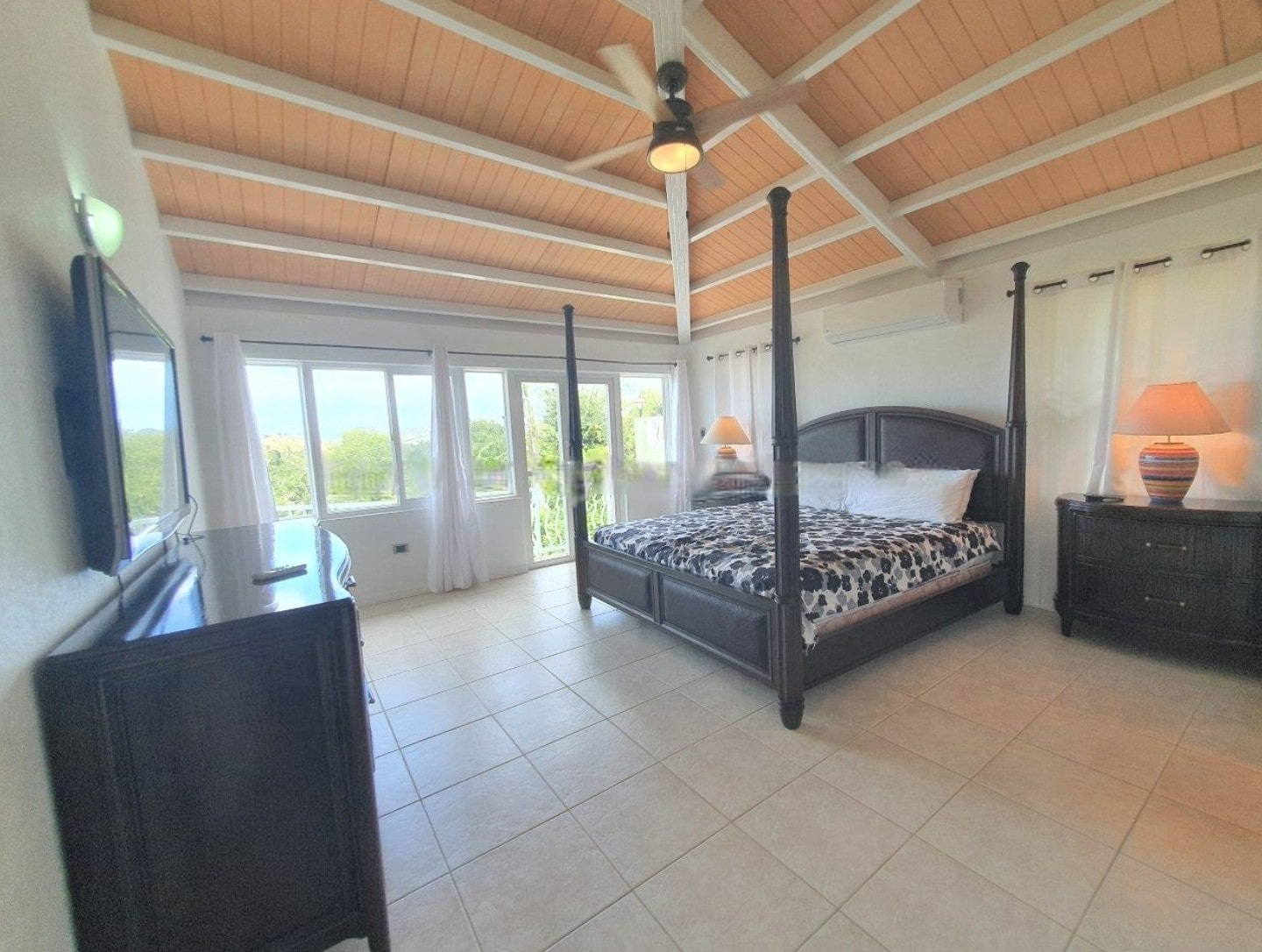 Two-level villa with a pool on the coast of the island of Antigua 20