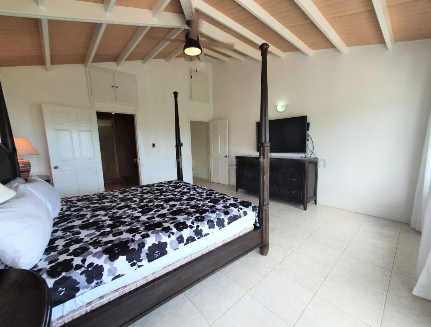 Two-level villa with a pool on the coast of the island of Antigua 21