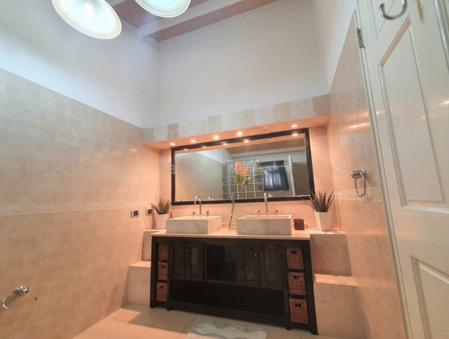 Two-level villa with a pool on the coast of the island of Antigua 28