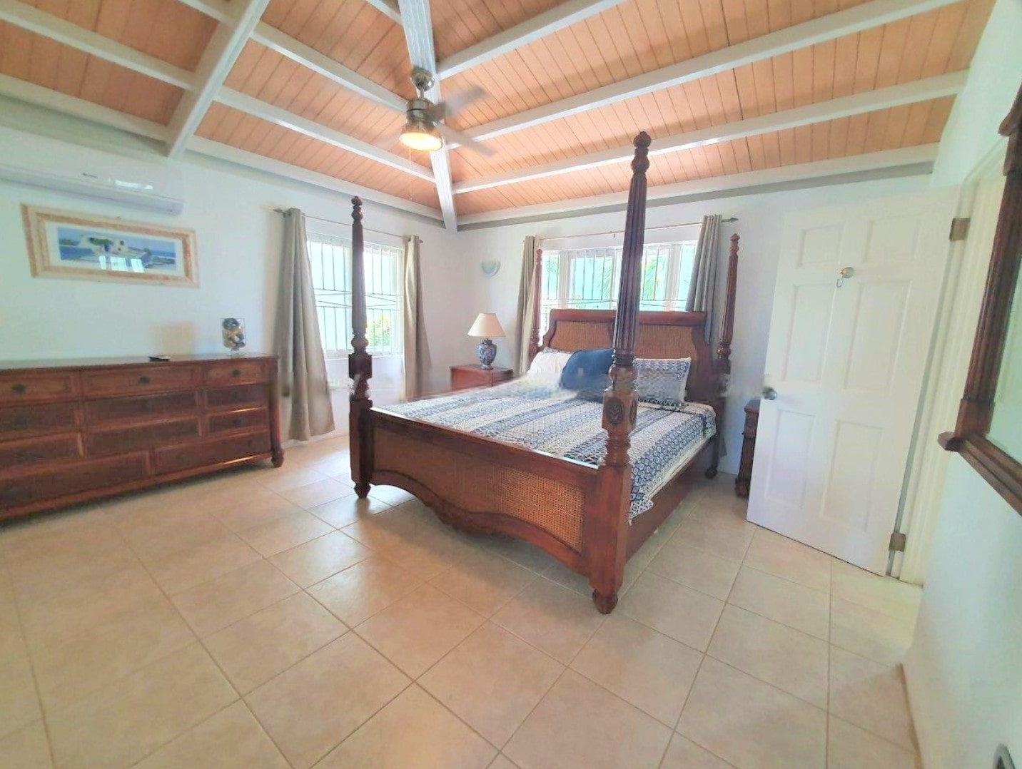Two-level villa with a pool on the coast of the island of Antigua 23