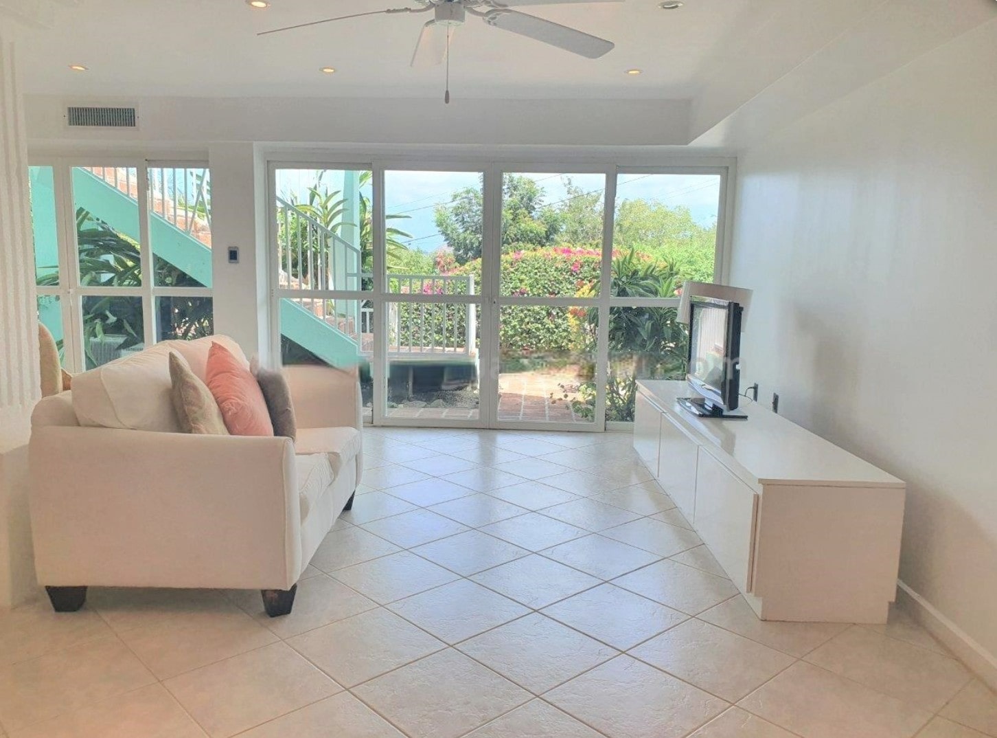 Two-level villa with a pool on the coast of the island of Antigua 25