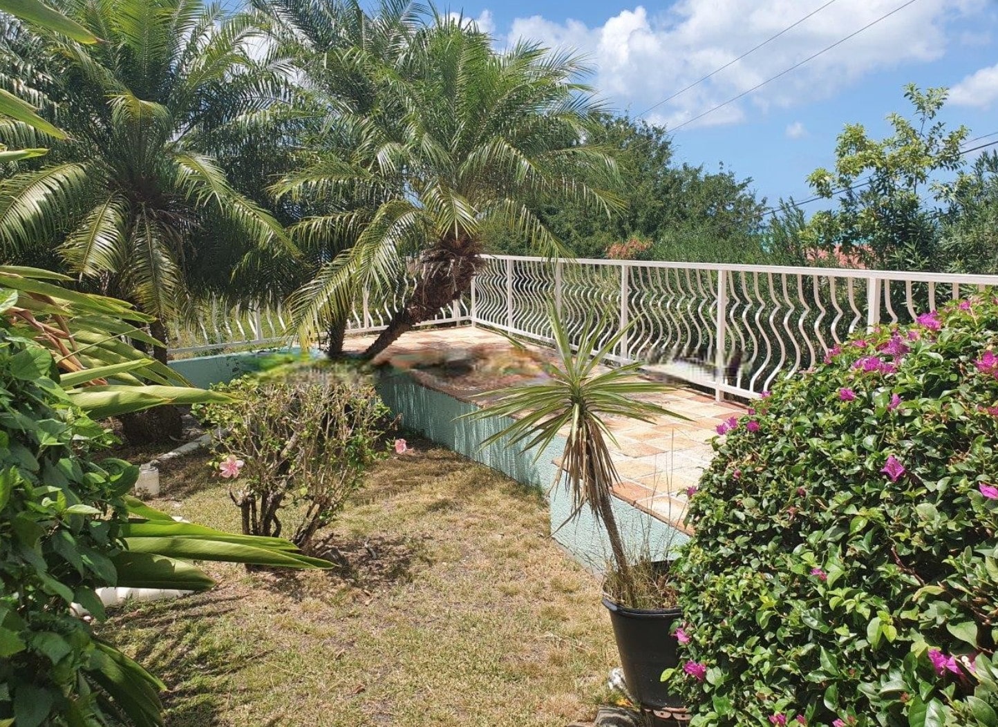 Two-level villa with a pool on the coast of the island of Antigua 6