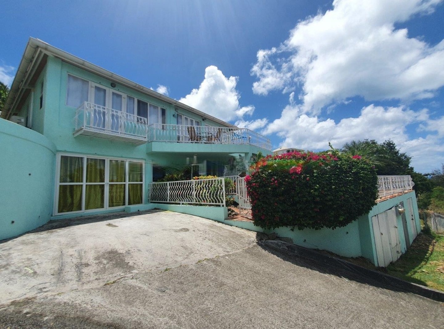 Two-level villa with a pool on the coast of the island of Antigua 1