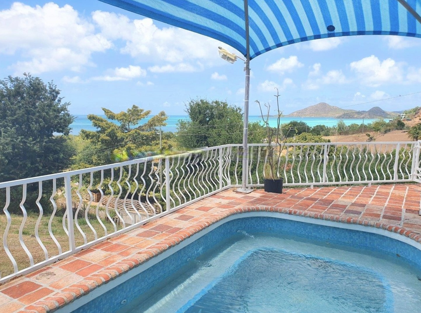 Two-level villa with a pool on the coast of the island of Antigua 3