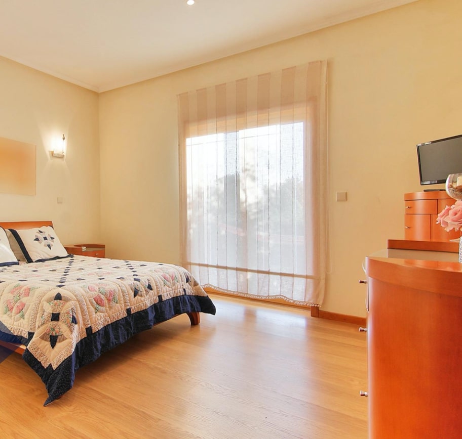 Two-storey villa on a large plot with a vineyard 7