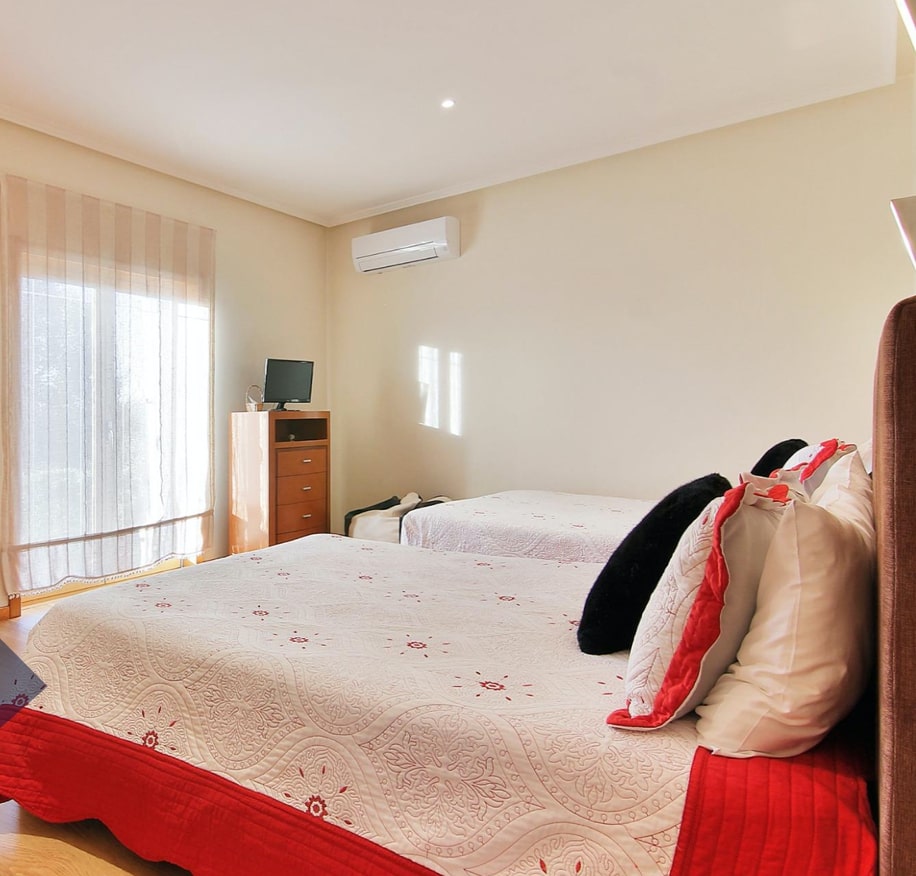 Two-storey villa on a large plot with a vineyard 10