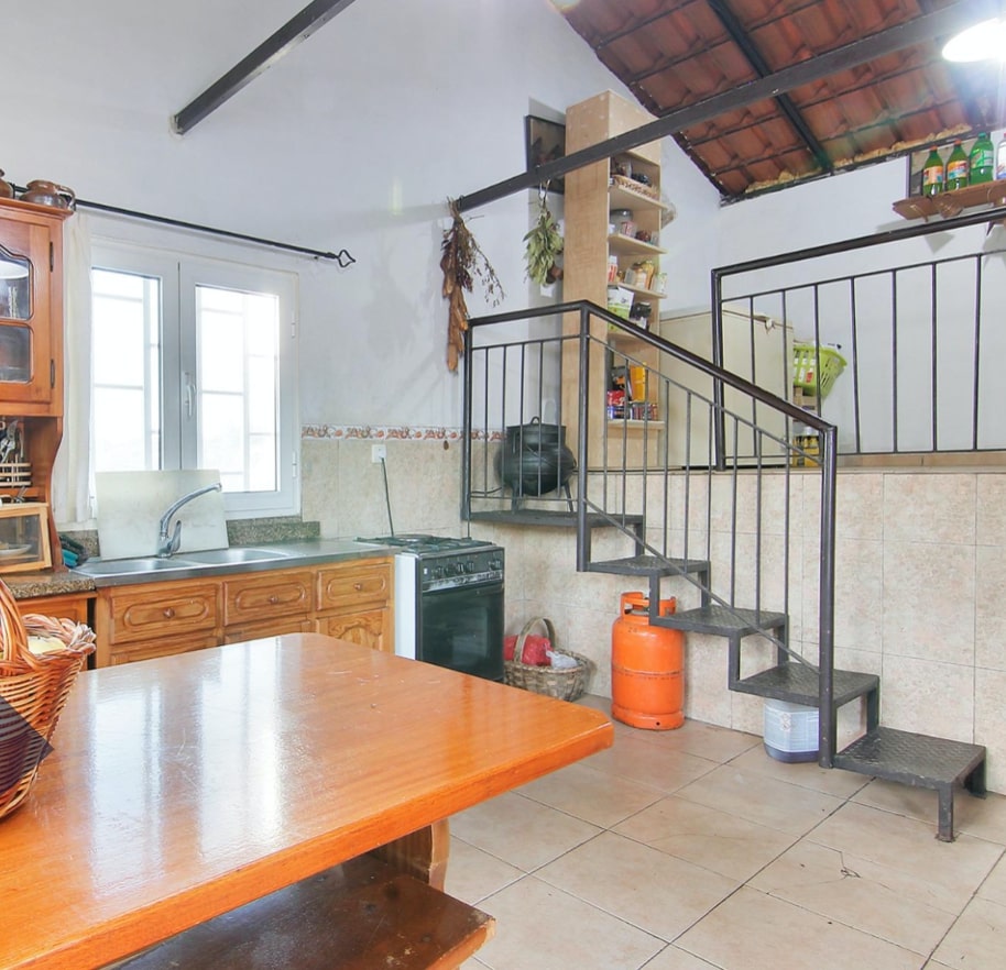Two-storey villa on a large plot with a vineyard 16