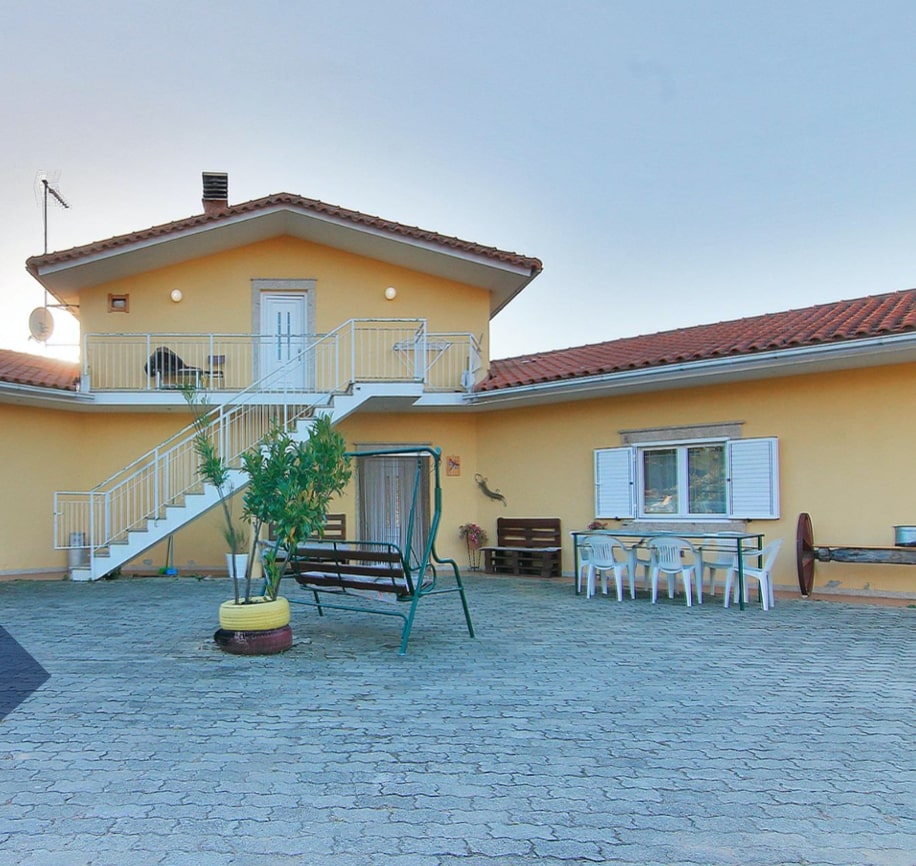 Two-storey villa on a large plot with a vineyard 20