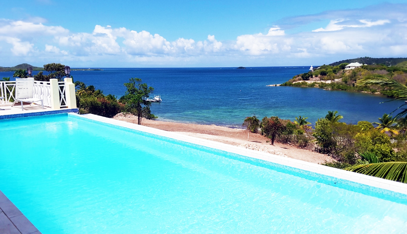 Four bedroom villa with infinity pool overlooking the bay 2