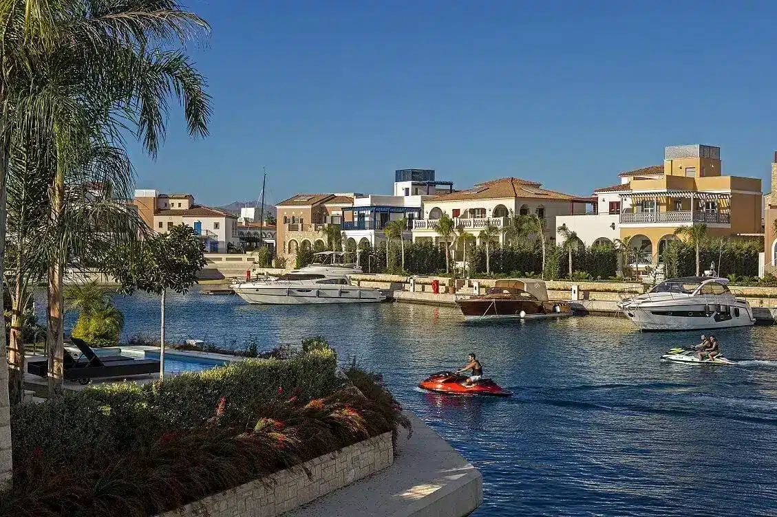 Apartments and villas in the large-scale yacht resort of Limassol 4