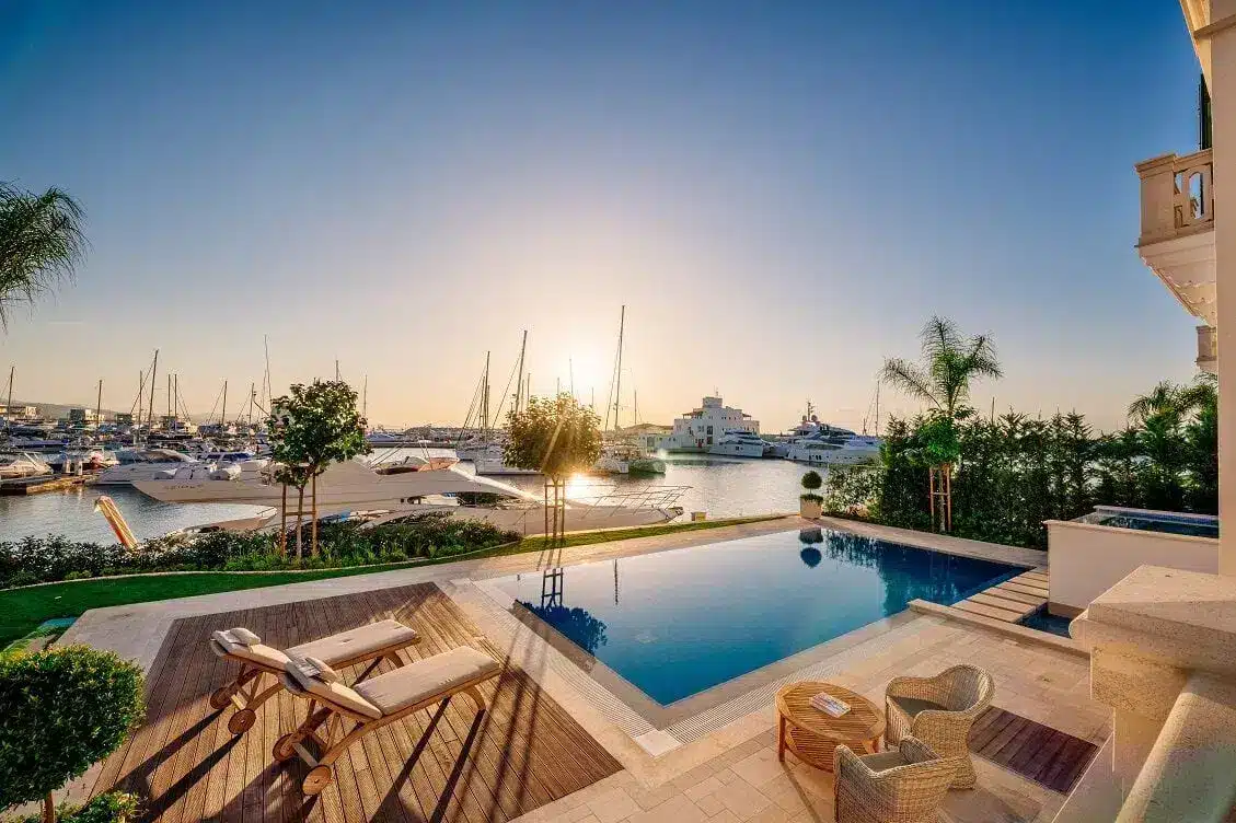 Apartments and villas in the large-scale yacht resort of Limassol 17